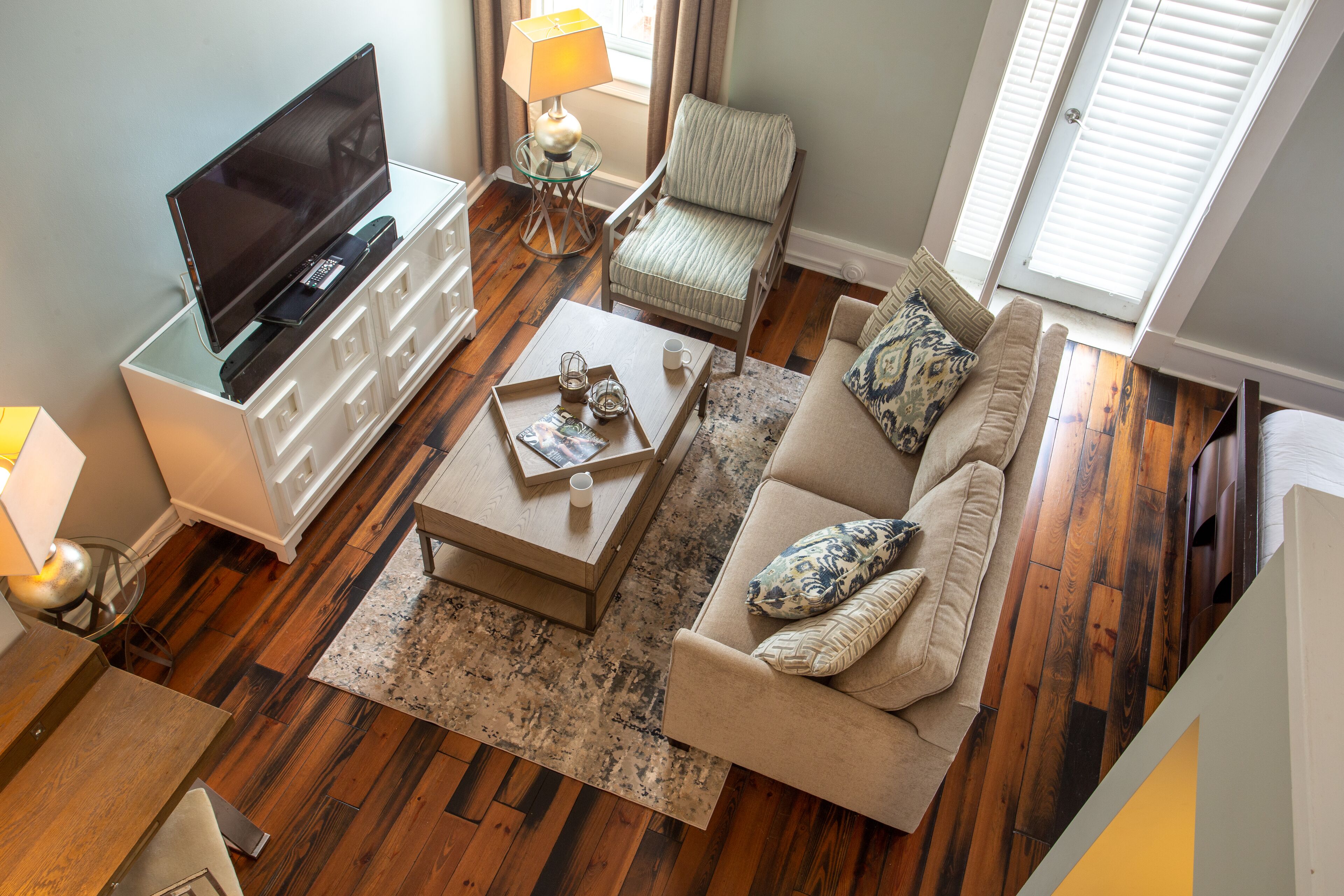 Suite, balcón, vista al río