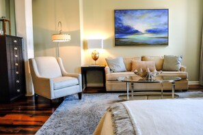 Suite, 1 King Bed (Street View)