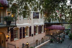 A historic building with a sign reading "Olde Harbour Inn Built 1892 Savannah."