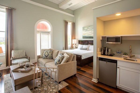 Balcony Suite, 1 King Bed with Queen Loft (River View) - Stair Access Only | Egyptian cotton sheets, premium bedding, pillowtop beds, in-room safe - Olde Harbour Inn, Historic Inns of Savannah. (Savannah)