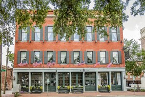 Front of property - East Bay Inn, Historic Inns of Savannah Collection (Savannah)