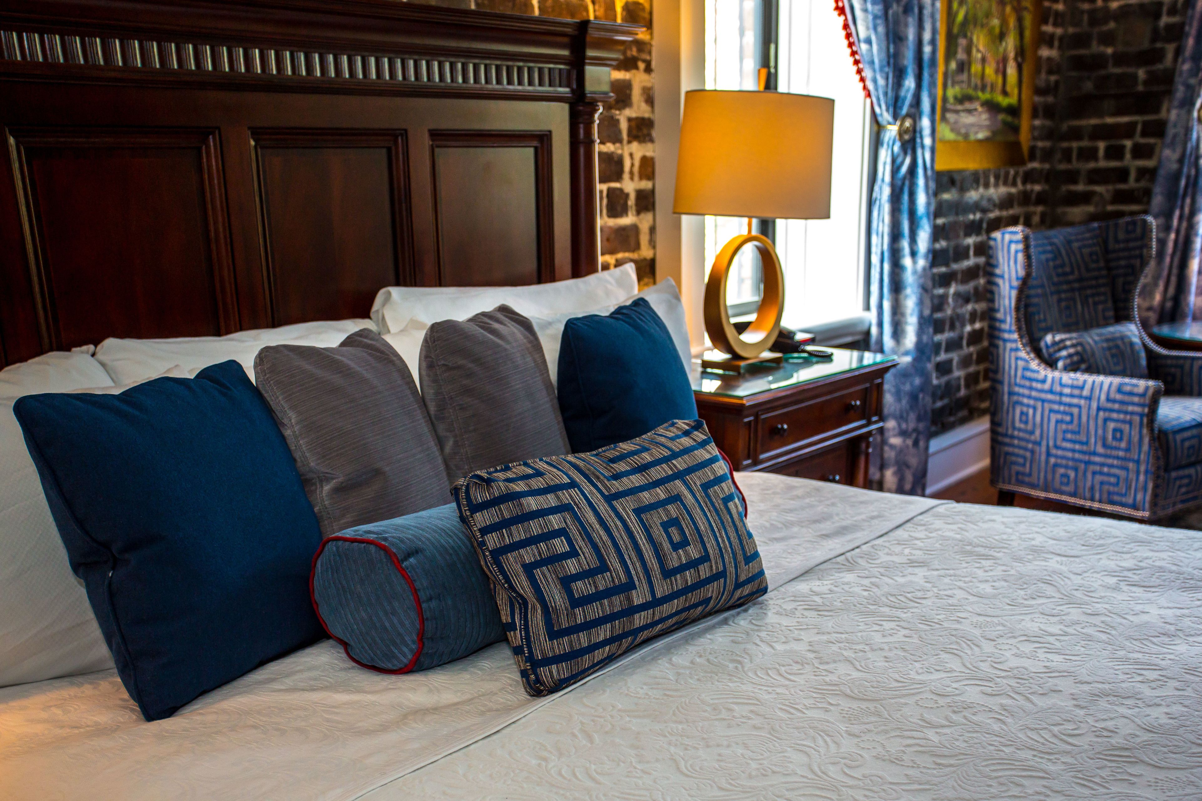 Deluxe Room, 1 King Bed | In-room safe, individually decorated, individually furnished, desk