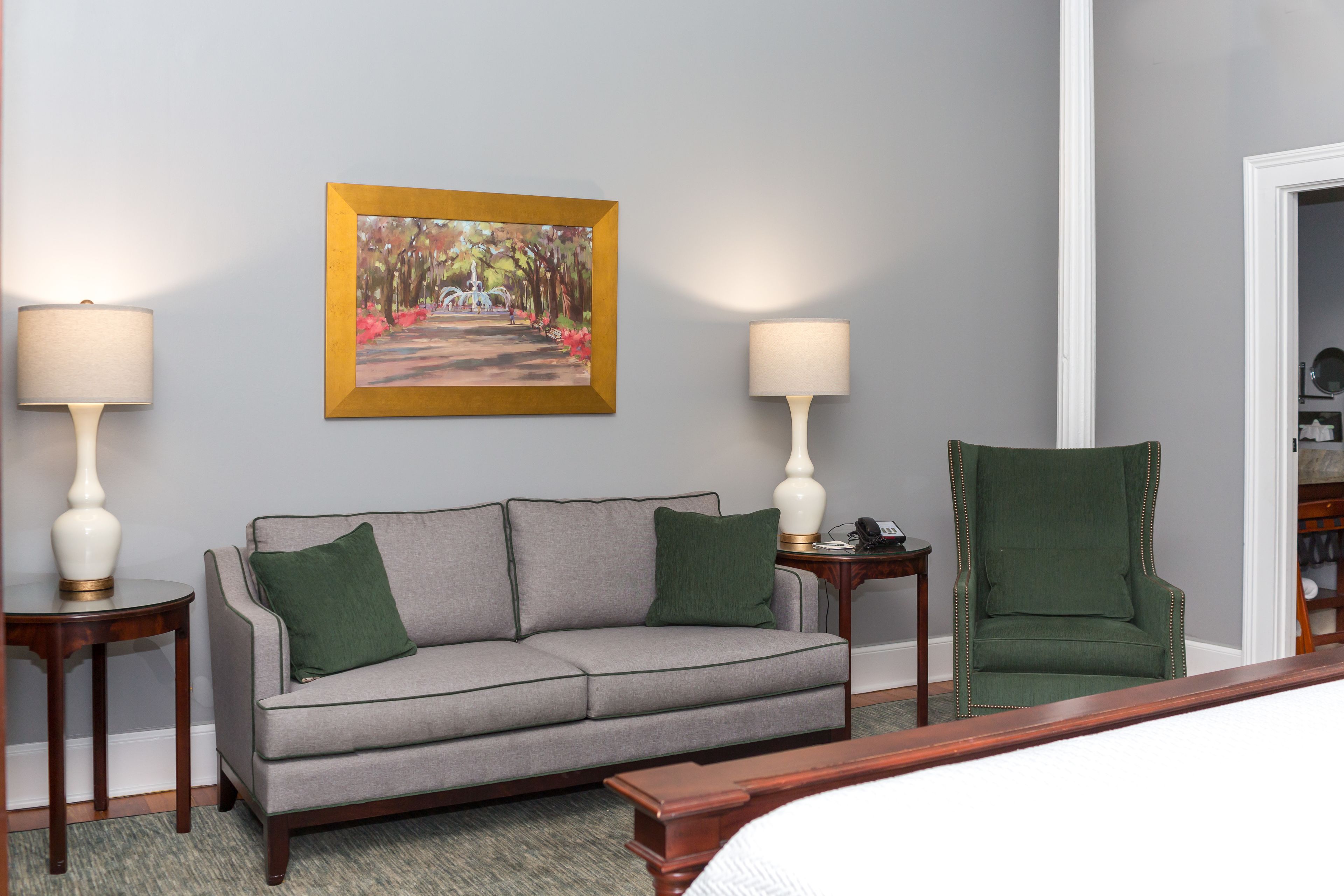 deluxe room, 1 king bed, accessible | in-room safe, individually decorated, individually furnished, desk