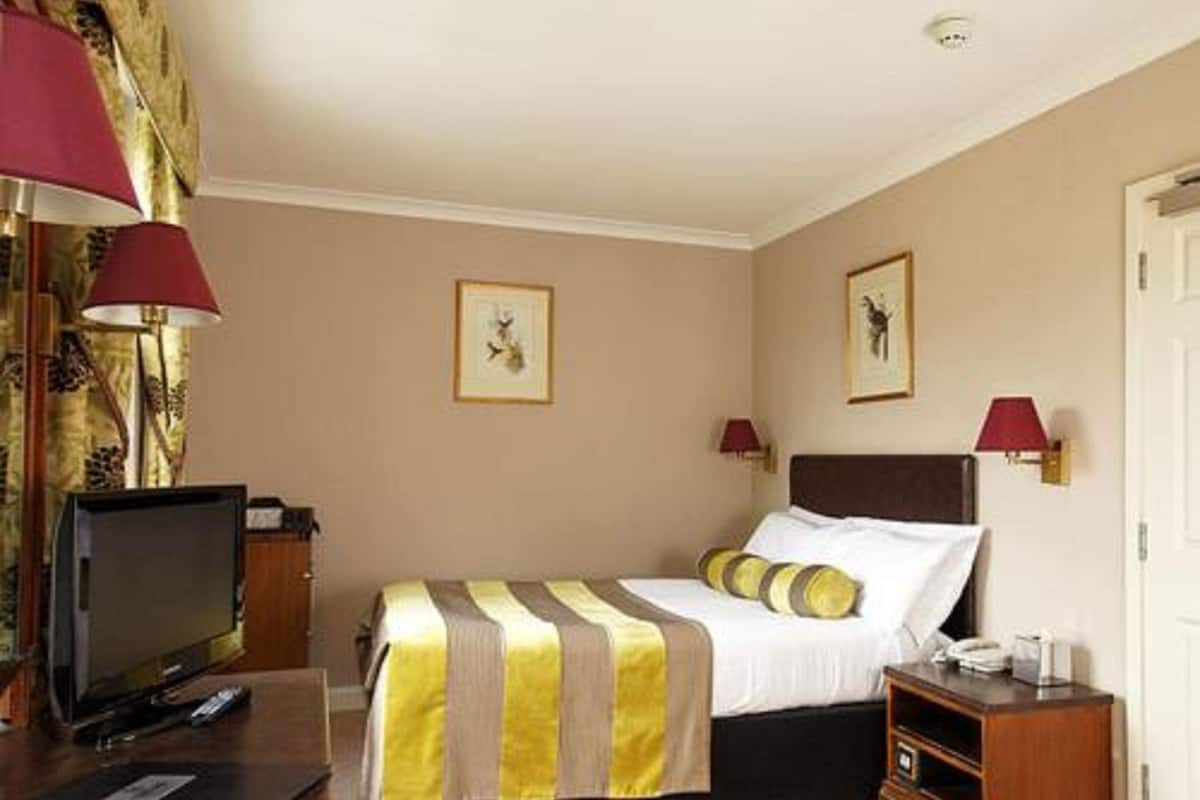 Caja de seguridad en la habitación y escritorio