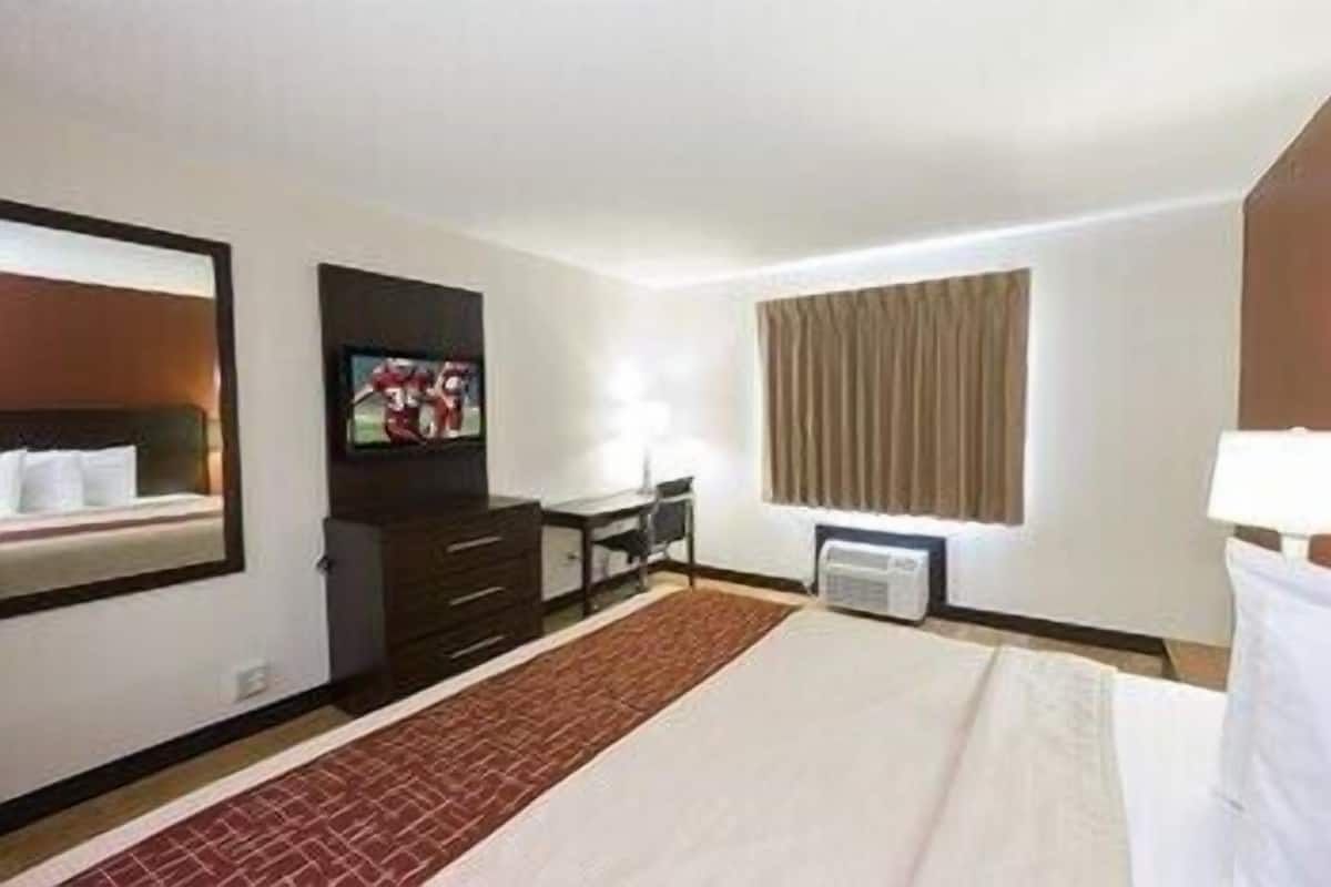 Pillowtop beds, desk, laptop workspace, blackout drapes