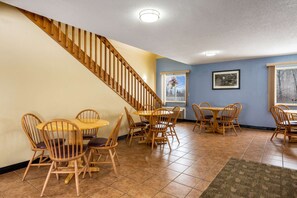 Free daily continental breakfast 