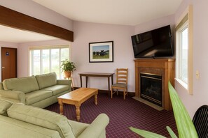 Lobby sitting area - Royal Inn & Suites (Milaca)