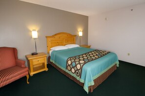 Room, 1 Queen Bed, Accessible, Non Smoking | Free cribs/infant beds, rollaway beds, free WiFi, bed sheets - Royal Inn & Suites (Milaca)