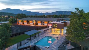 A hotel with a swimming pool, outdoor seating, and a view of mountains. - Aiden by Best Western Flagstaff (Flagstaff)
