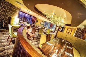 4 restaurants, breakfast served