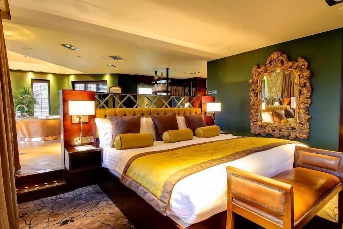 In-room safe, desk, soundproofing, iron/ironing board
