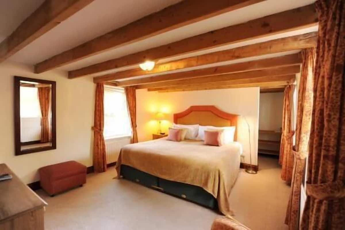 In-room safe, desk, soundproofing, iron/ironing board