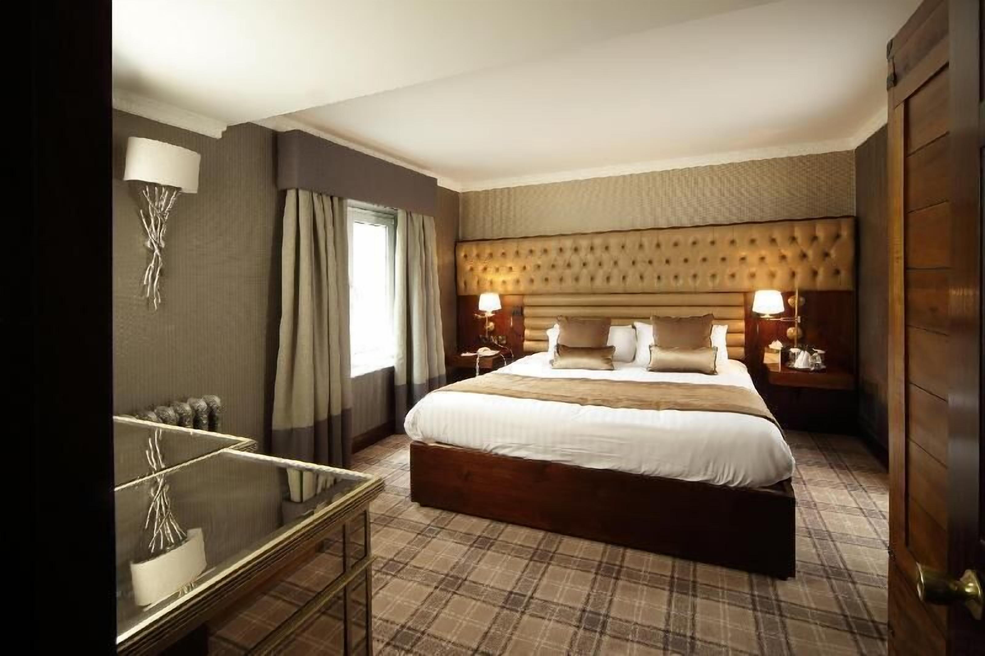 In-room safe, desk, soundproofing, iron/ironing board