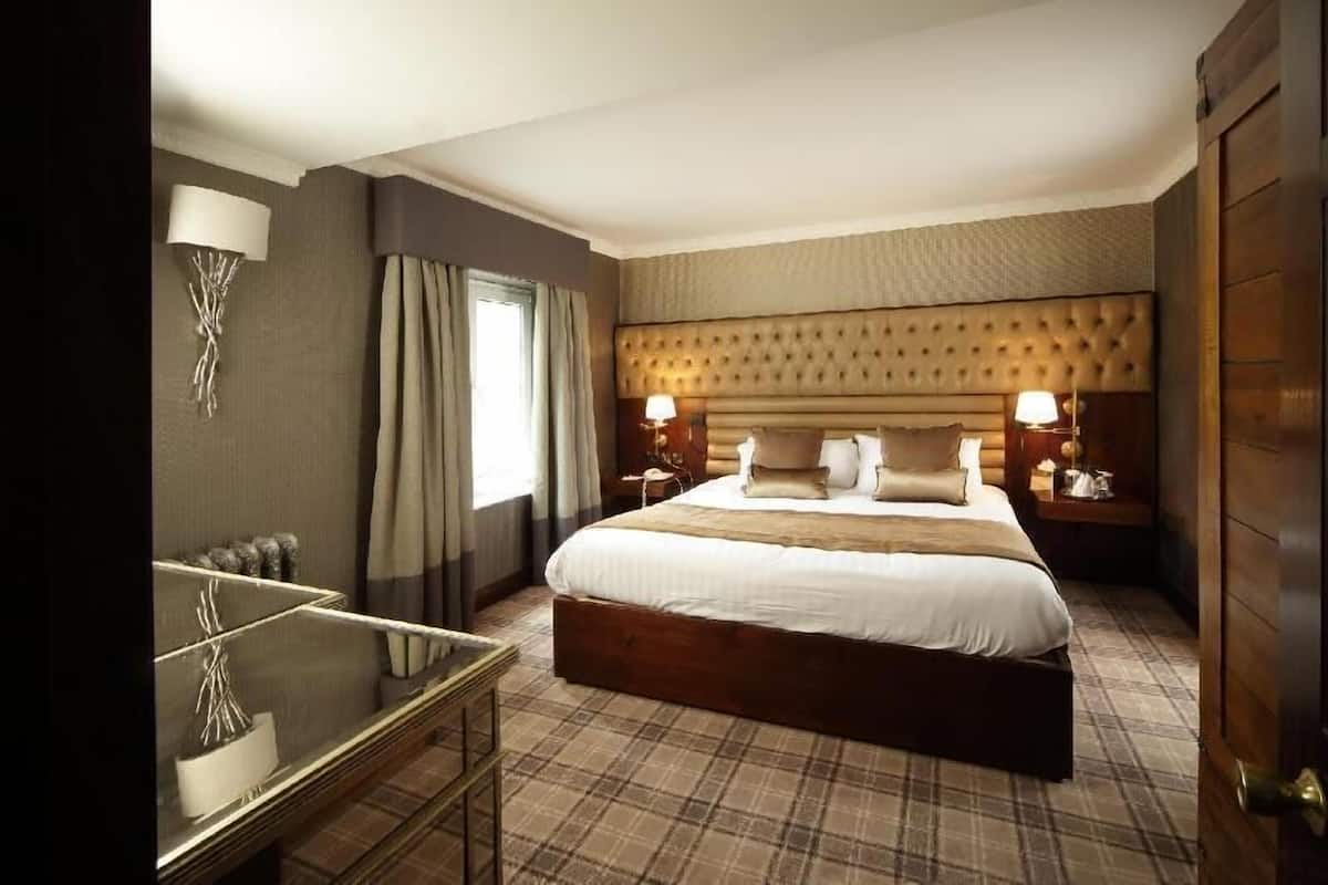 In-room safe, desk, soundproofing, iron/ironing board