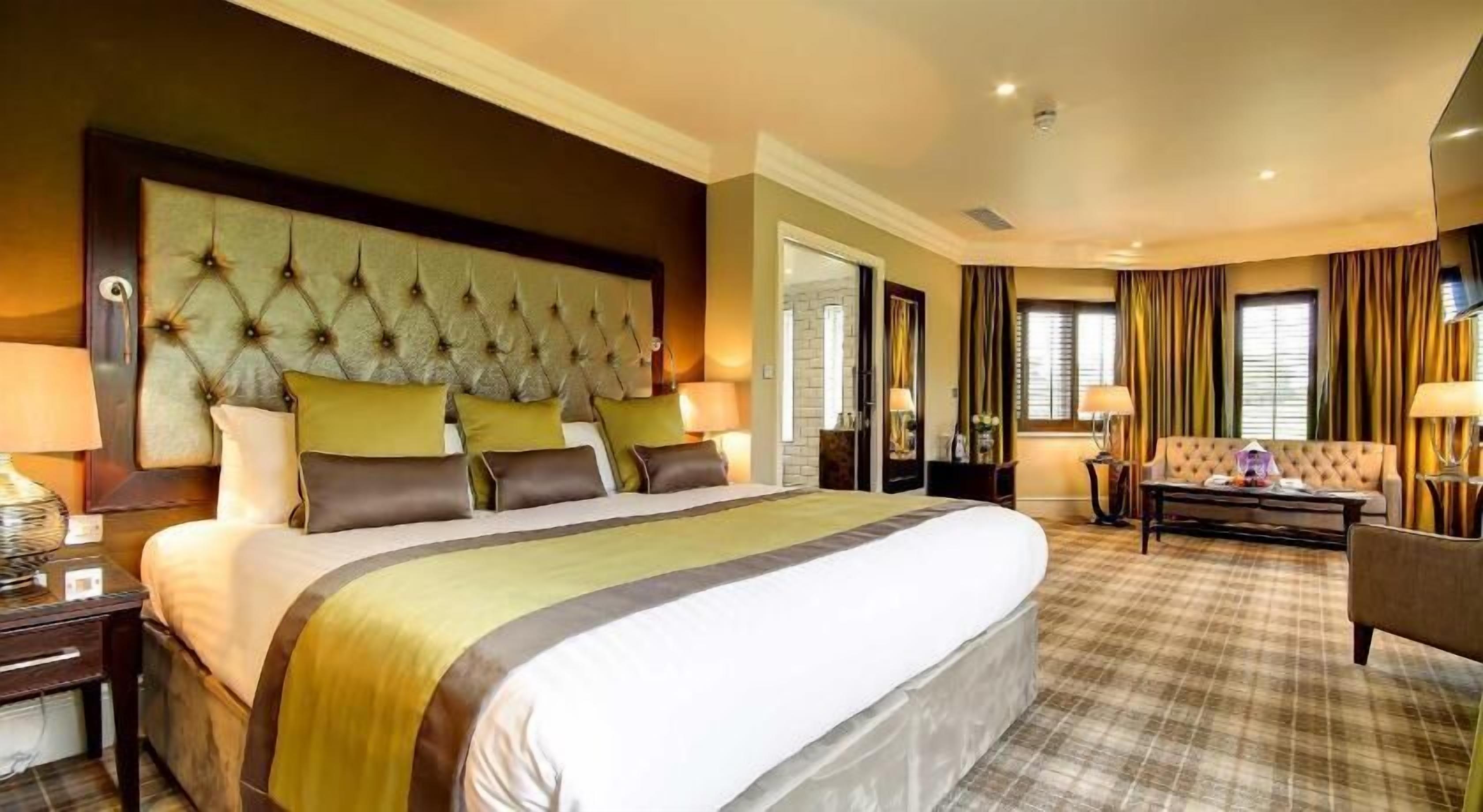 In-room safe, desk, soundproofing, iron/ironing board