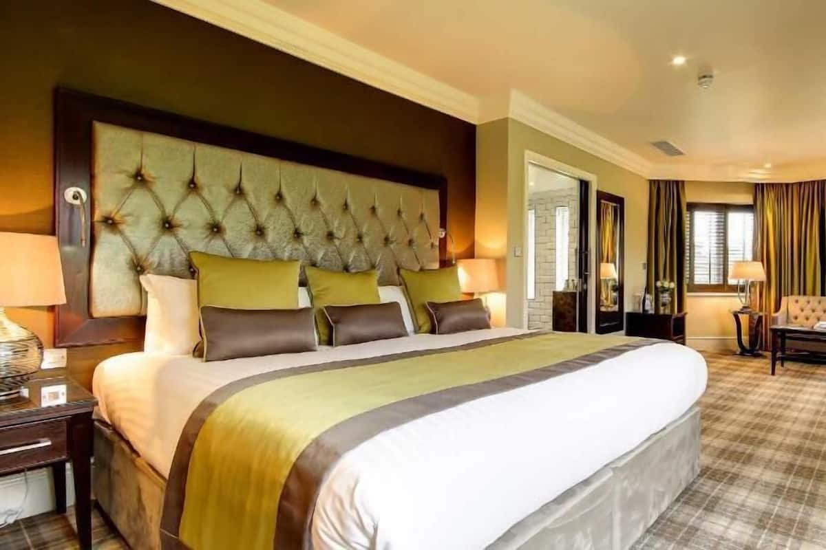 In-room safe, desk, soundproofing, iron/ironing board
