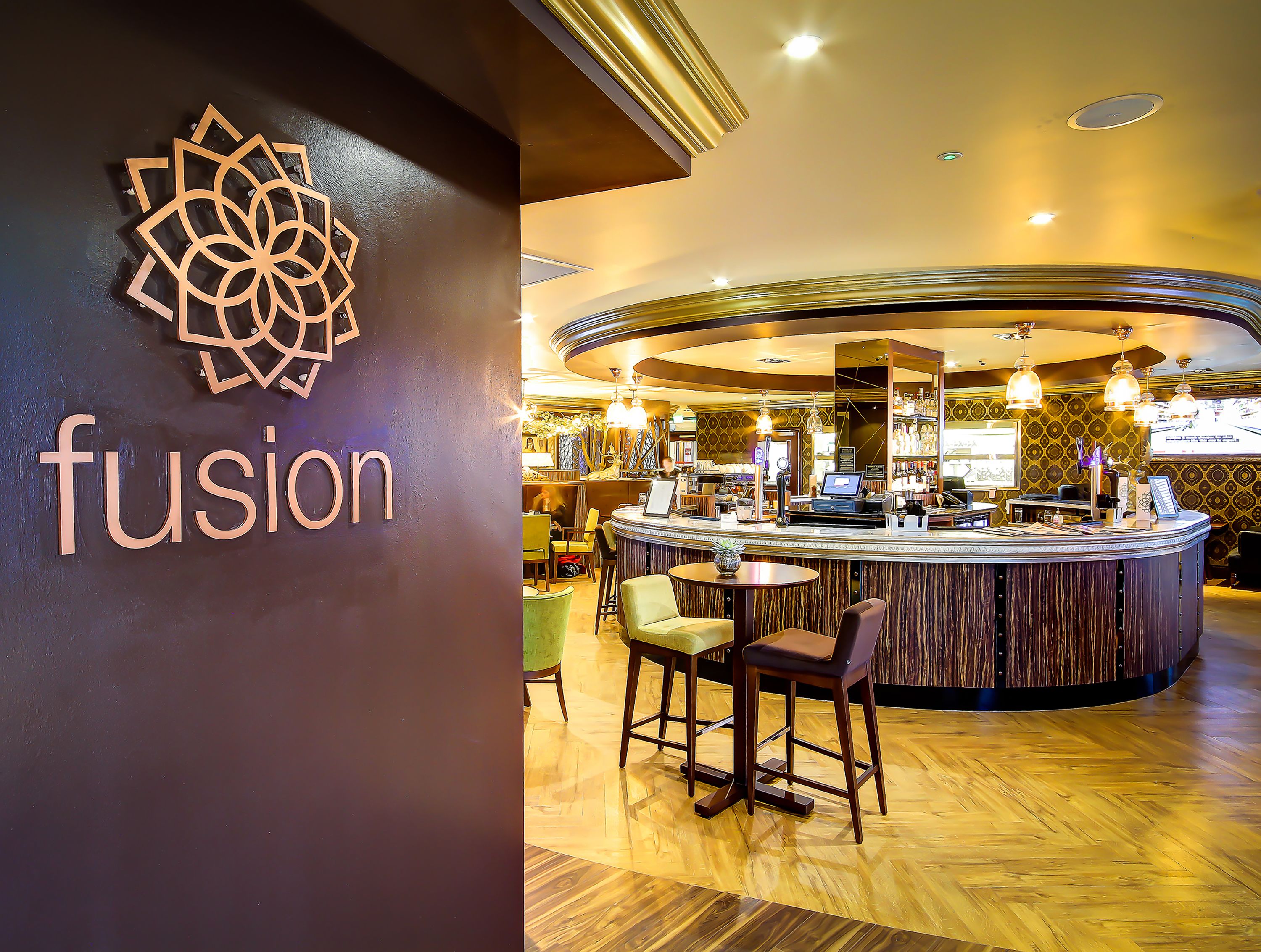 4 restaurants, breakfast served