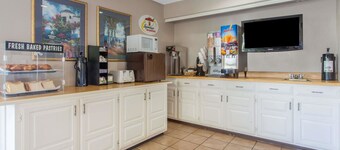 Super 8 by Wyndham Saanichton Victoria Airport