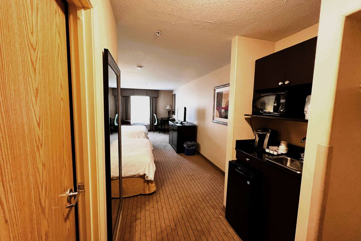 Pillowtop beds, desk, laptop workspace, soundproofing