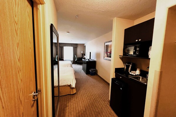 Deluxe Room, 2 Queen Beds, Non Smoking