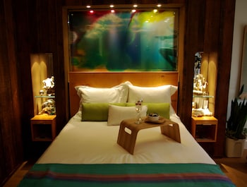 Premium bedding, in-room safe, individually furnished at La Casa del Camino