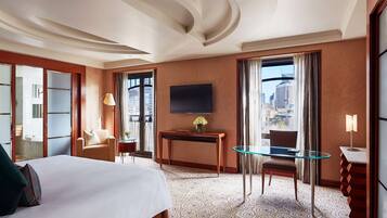 Premium bedding, pillow-top beds, minibar, in-room safe