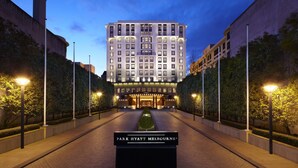 A modern hotel with a symmetrical facade, multiple floors, and a central entrance. - Park Hyatt Melbourne (East Melbourne)