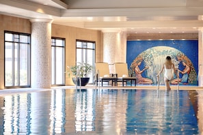 Indoor pool, pool loungers