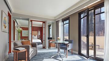 Ropa de cama de alta calidad, colchones con pillow-top y minibar
