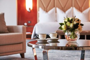 Premium bedding, pillow-top beds, minibar, in-room safe - Park Hyatt Melbourne (East Melbourne)