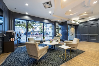 Hotel entrance and lobby at Quality Inn & Suites