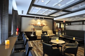 2 restaurants, lunch, dinner served; Regional cuisine