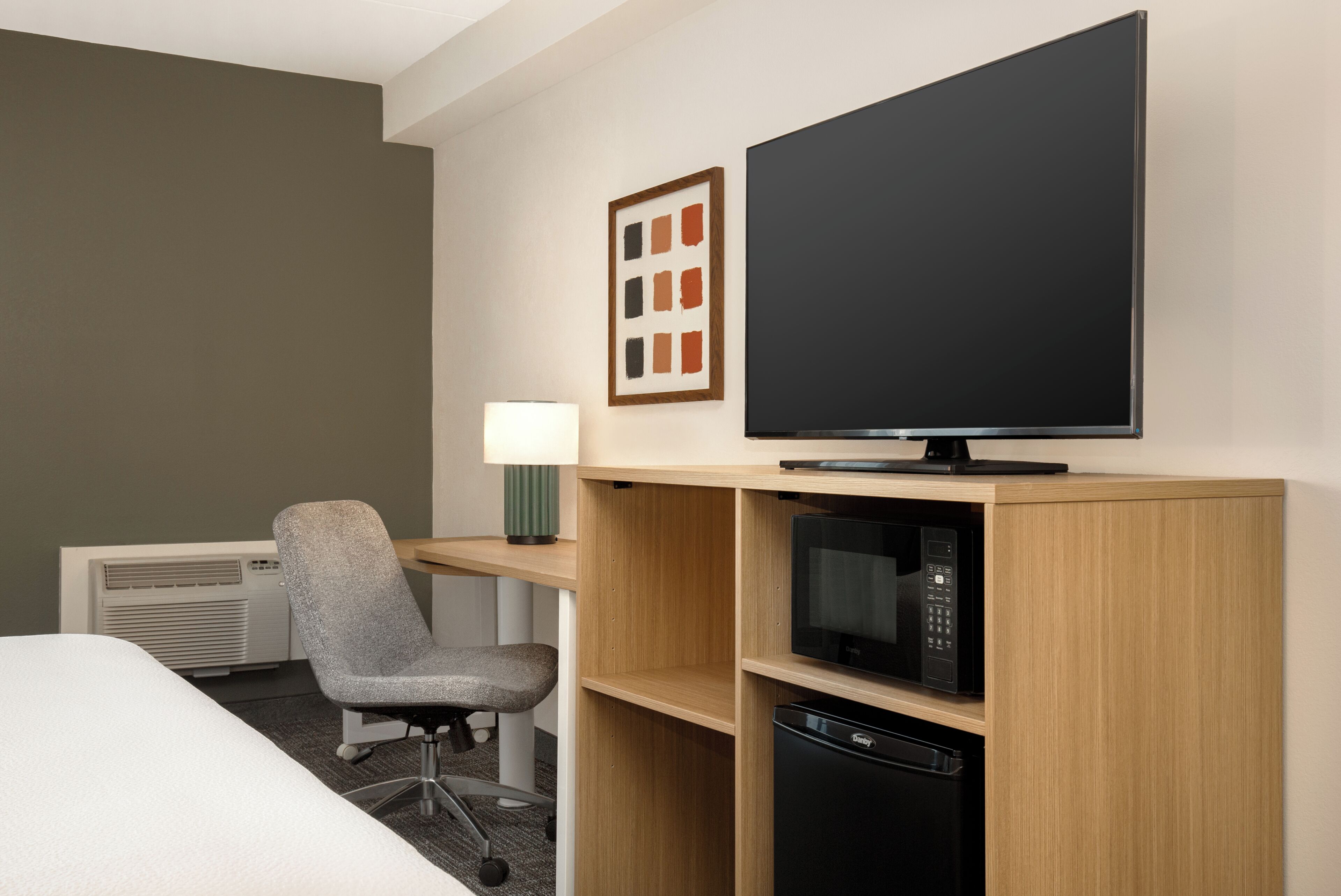 Bureau, Wi-Fi gratuit, draps fournis, réveils