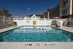Piscine extérieure