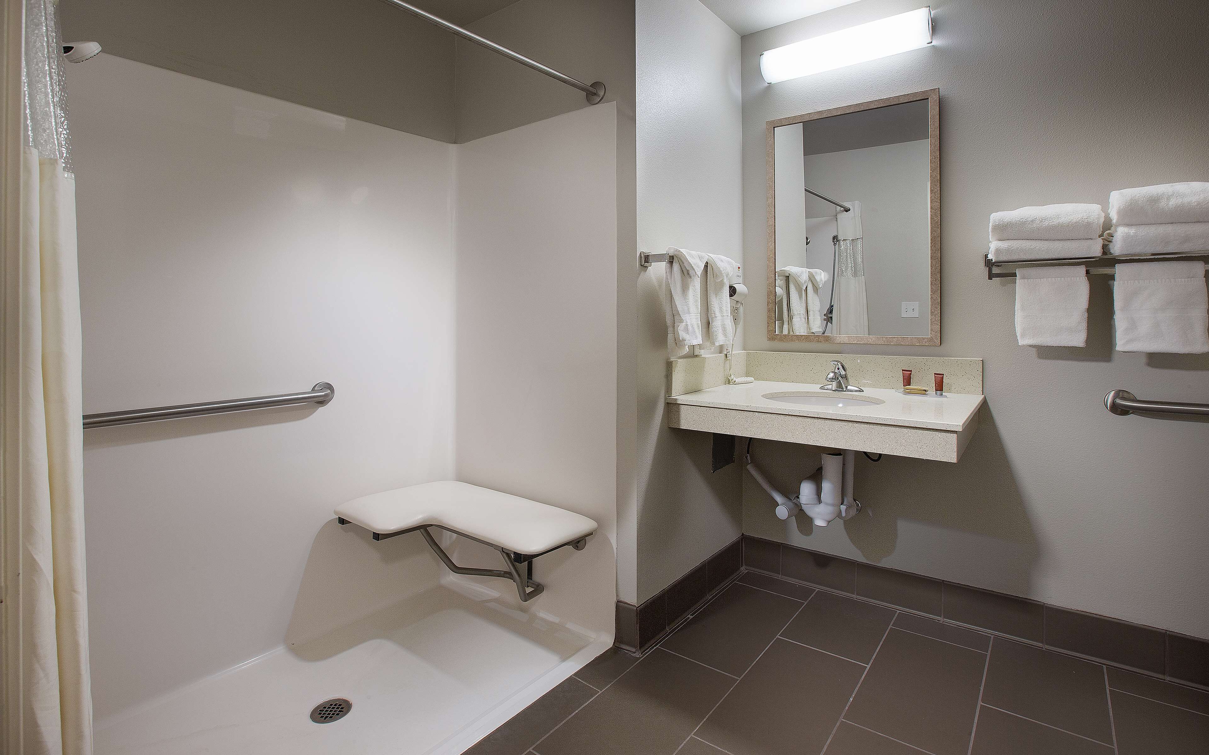 combined shower/bathtub, eco-friendly toiletries, hair dryer, towels