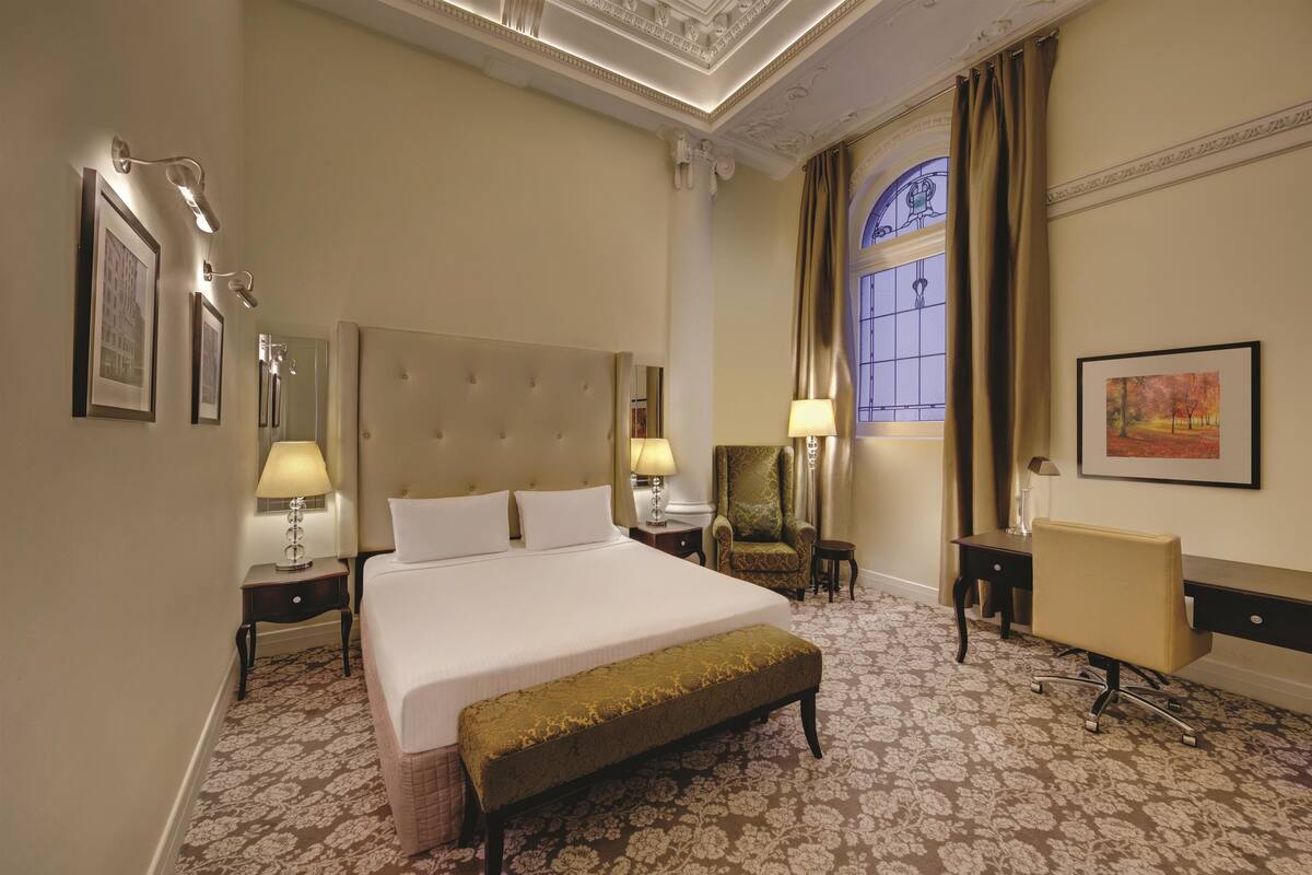 Edwardian Room - 2 Nightly Cocktails | Premium bedding, minibar, in-room safe, desk