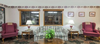 Super 8 by Wyndham Coshocton Roscoe Village