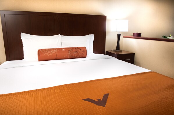 Premium bedding, desk, blackout curtains, iron/ironing board - Phoenix Inn Suites Eugene (Eugene)
