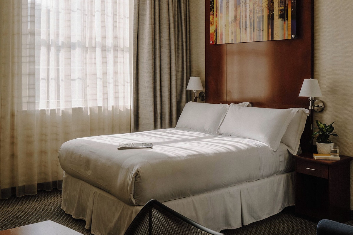 1 bedroom, premium bedding, in-room safe, desk