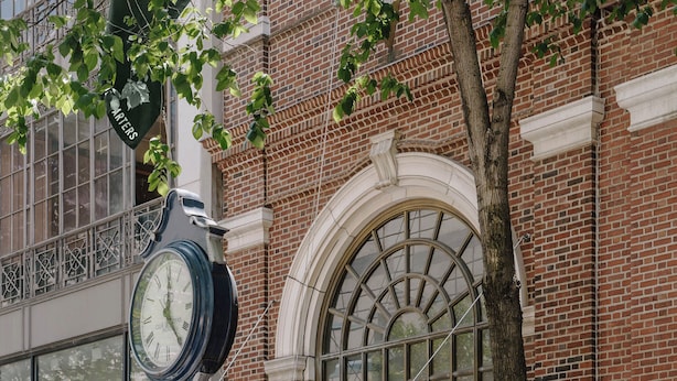 A building with a clock, Club Quarters sign, and a door. - Club Quarters Hotel Rittenhouse Square, Philadelphia (Philadelphia)