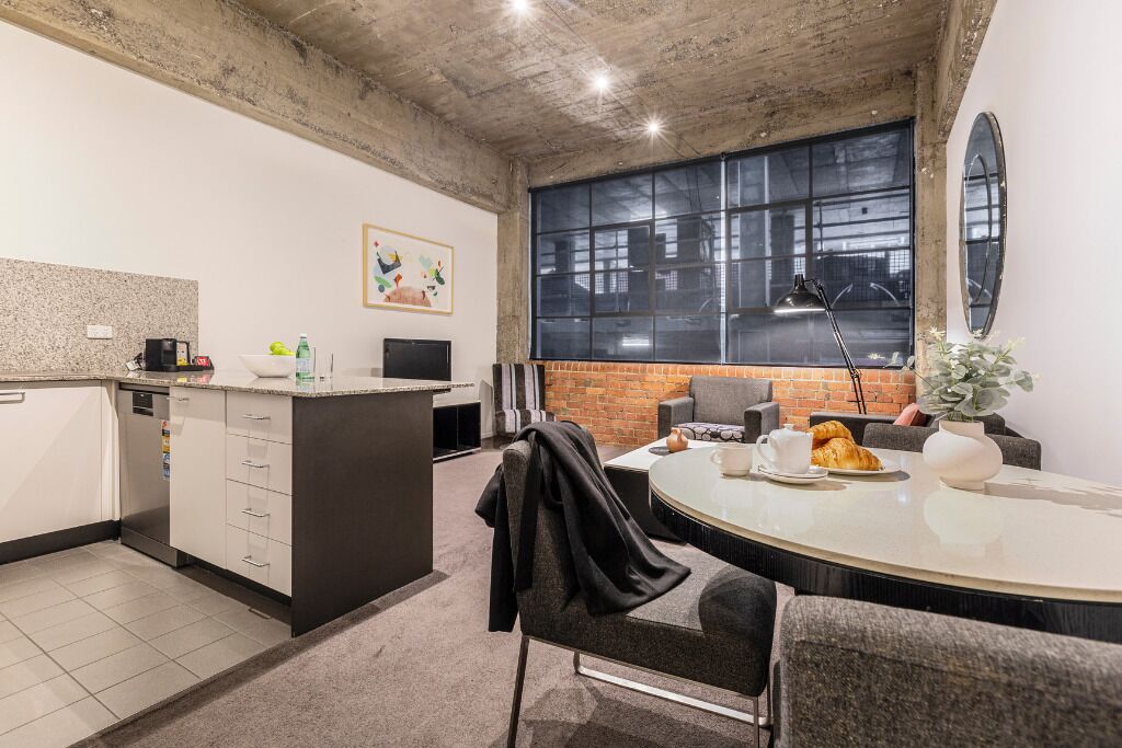 Superior One Bedroom Apartment | Dining room