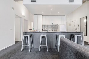 Three Bedroom Apartment | Private kitchen - Punthill Manhattan (Melbourne)