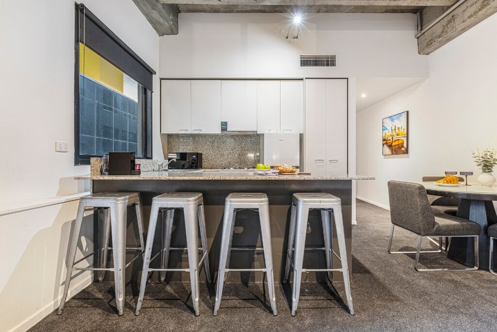 Two Bedroom Apartment | 専用キッチン | 冷蔵庫、電子レンジ、コンロ、食器洗い機