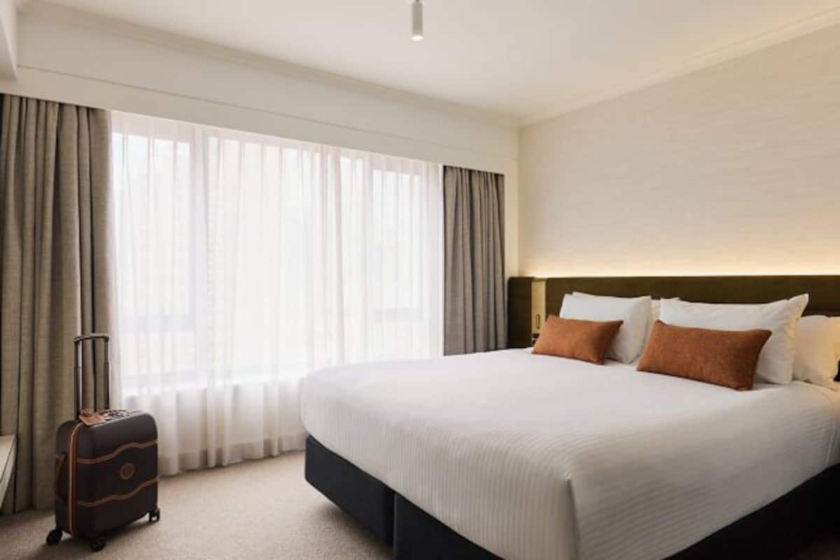Minibar, in-room safe, laptop workspace, soundproofing
