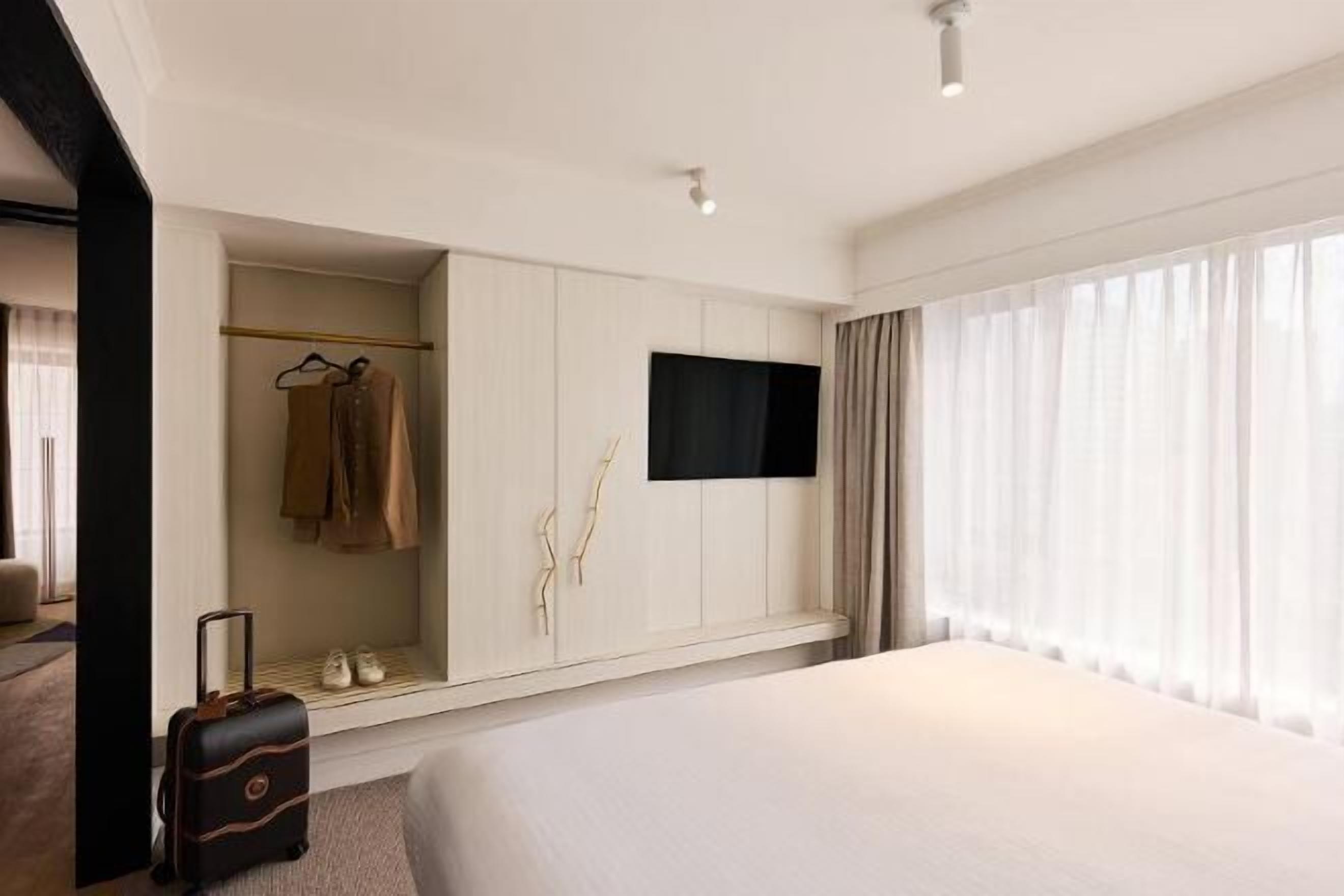 Minibar, in-room safe, laptop workspace, soundproofing