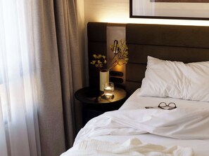 Minibar, in-room safe, laptop workspace, soundproofing - Adina Apartment Hotel Sydney Town Hall (Sydney)