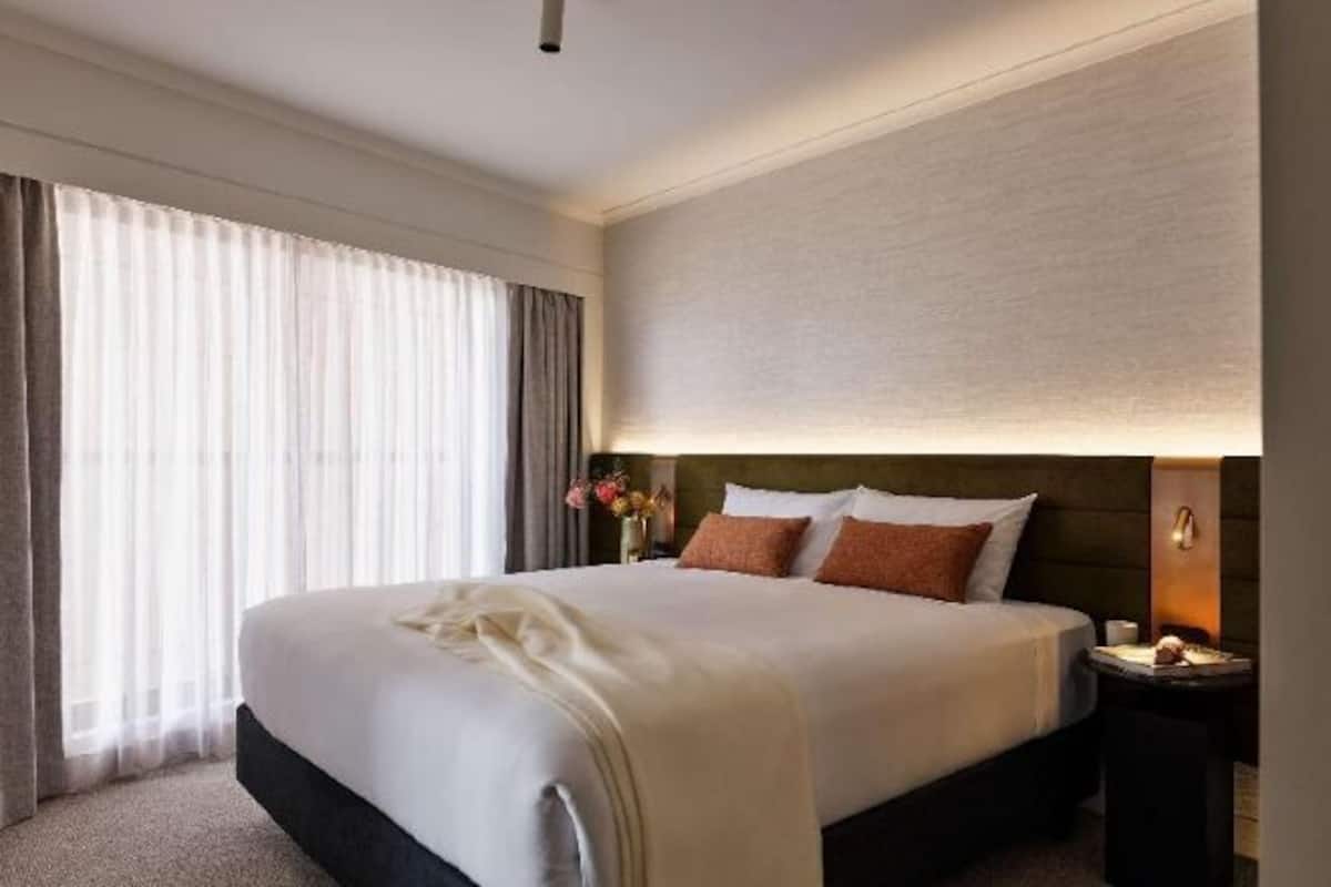Minibar, in-room safe, laptop workspace, soundproofing