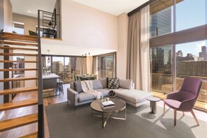 Cobertura, 3 quartos, vista para a cidade | 1 quarto, cofres nos quartos, escrivaninha
