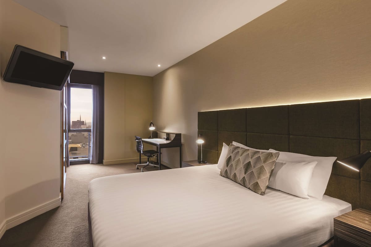 1 bedroom, in-room safe, desk, laptop workspace