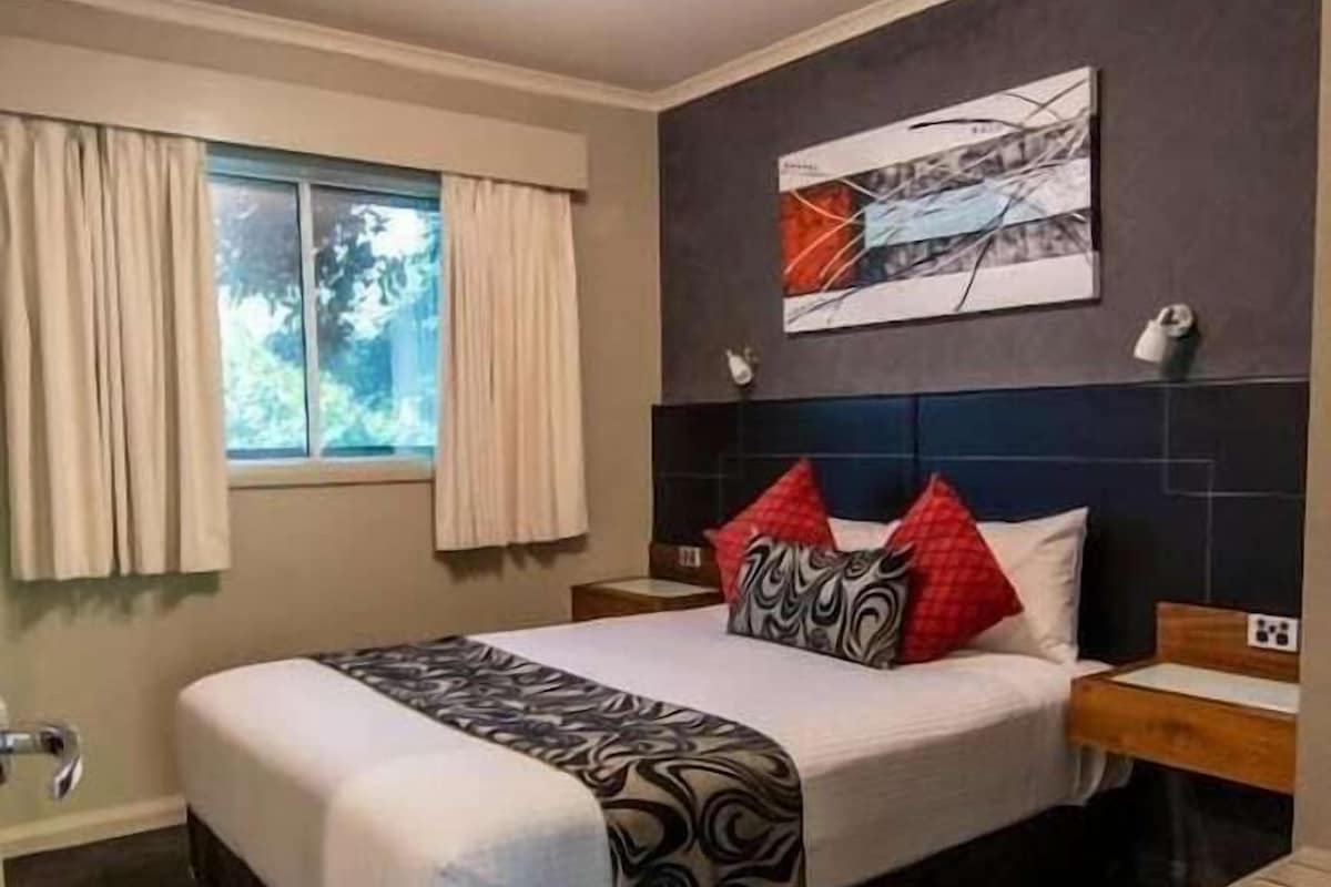 Egyptian cotton sheets, premium bedding, pillow-top beds